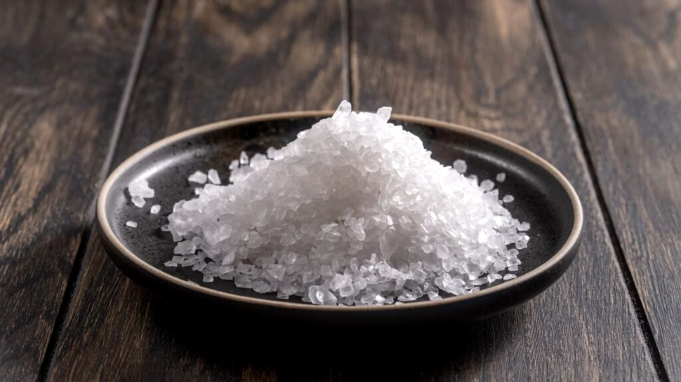 De ce locuitorii unei țări sunt îndemnați să pună castroane cu sare la geamuri?