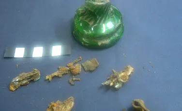 Surpriza neplăcută, dar fascinantă, găsită într-o sticlă veche de 200 de ani