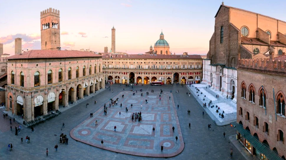 Universitatea din Bologna (1088) – cea mai veche universitate din Europa și model al învățământului medieval