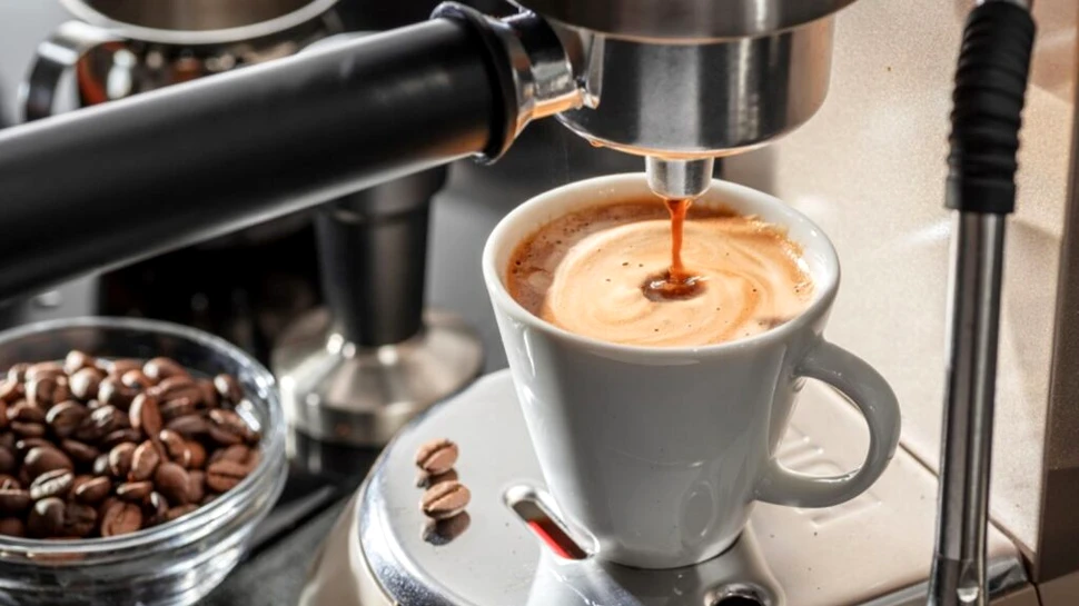 Aparat de cafea automat vs. manual: avantaje și dezavantaje (P)