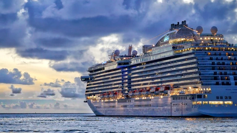 O navă de croazieră din SUA se reinventează în pandemie și devine clădire de birouri. Prețul pentru o cabină