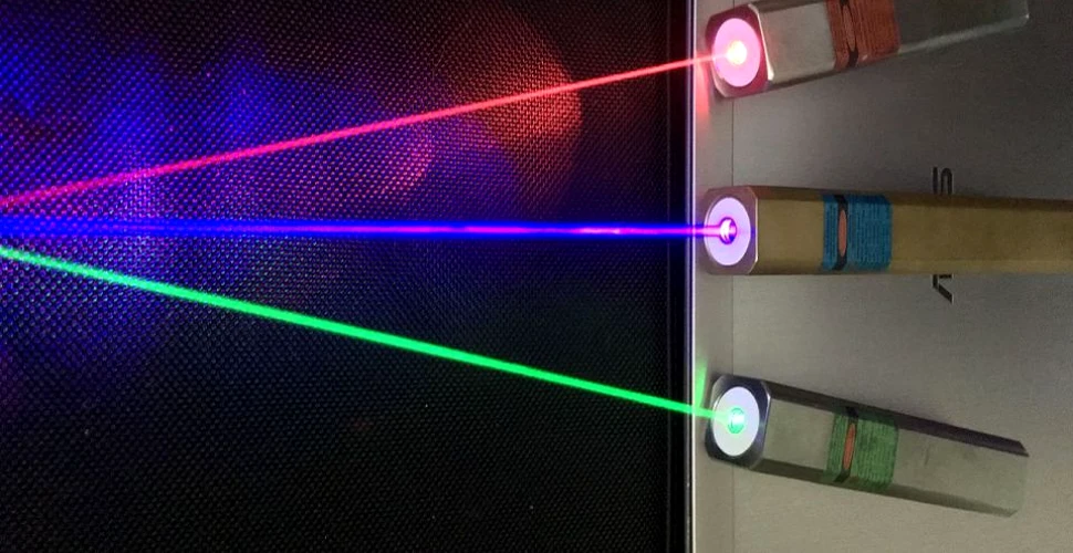 O rază laser a fost transformată într-un flux lichid în cadrul unui experiment suprinzător