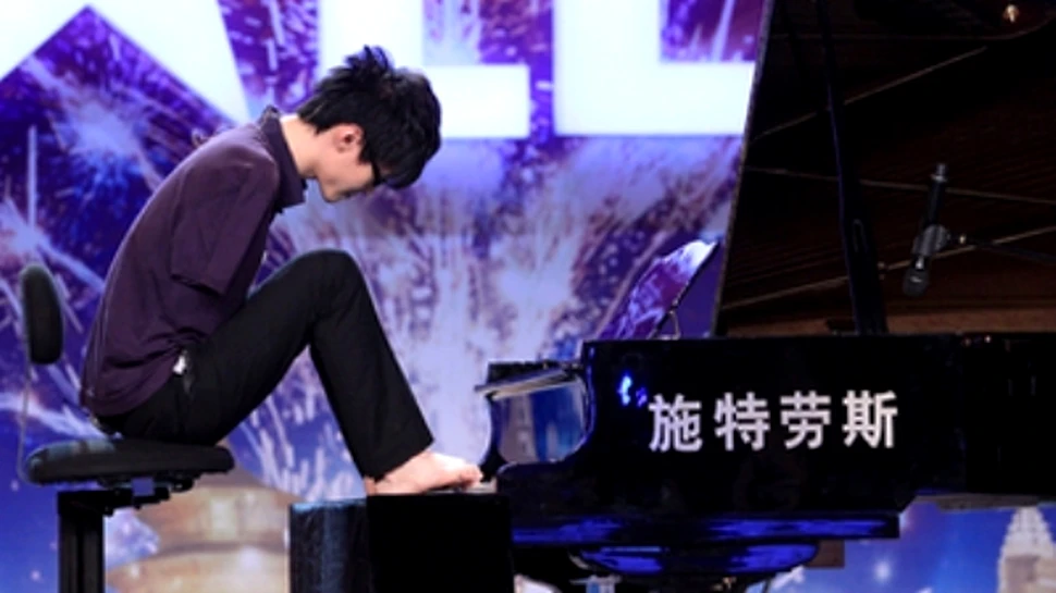 Un pianist fara brate a castigat concursul de talente al Chinei