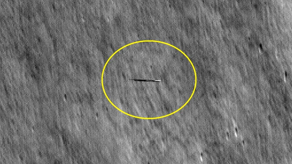 NASA a observat un obiect zburând în jurul Lunii