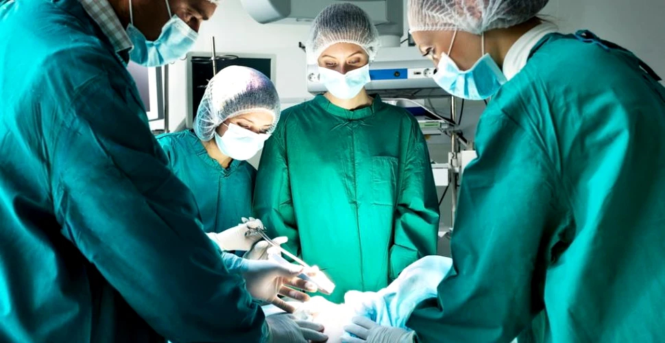 Cel mai performant robot folosit în chirurgia spinală, utilizat în cadrul unei operaţii la Iaşi