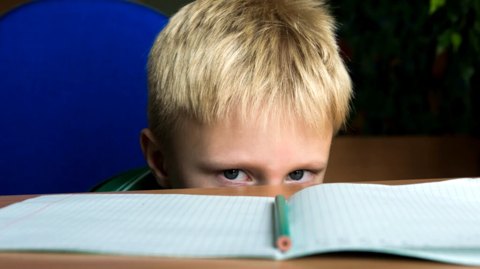 Cercetătorii s-au întrebat cum este cel mai bine să crești un copil talentat. Iată ce răspuns au găsit!