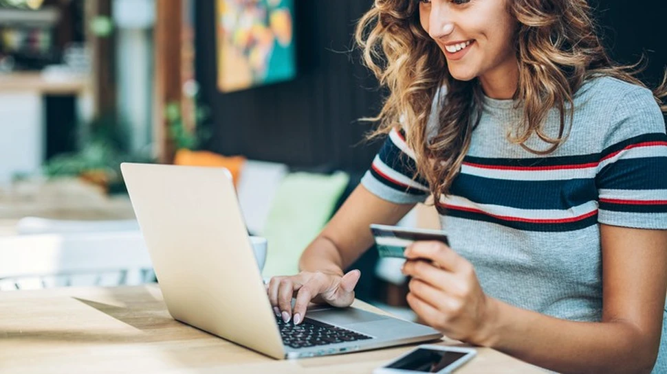(P) Ghid practic: cum alegi cardul de credit potrivit dacă faci multe cumpărături online?
