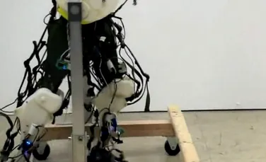 Acestea sunt cele mai realiste picioare robotice realizate până în prezent (VIDEO)