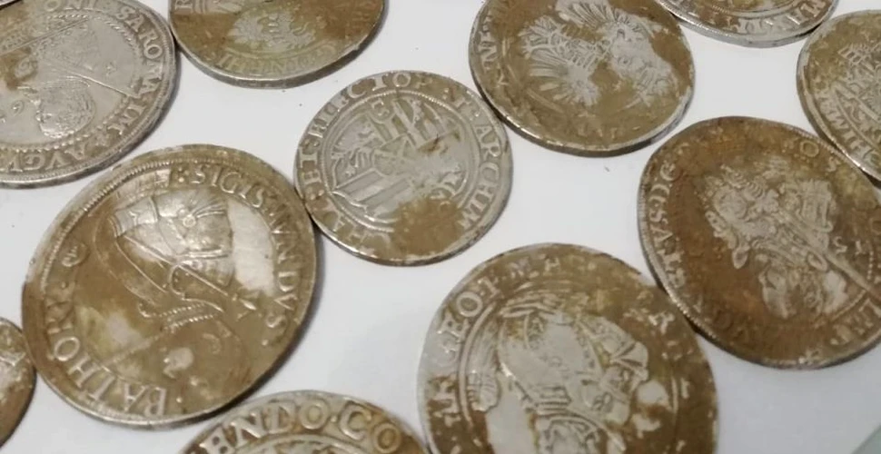 Monede vechi de peste 500 de ani, descoperite într-o localitate din Dâmboviţa