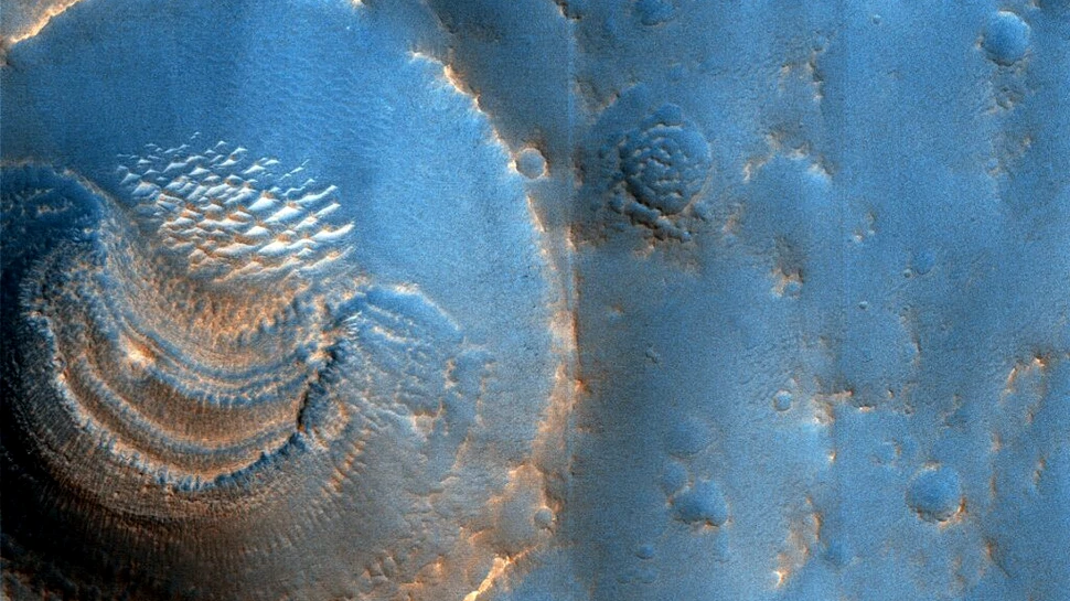 Forme misterioase în craterele lui Marte, fotografiate de Mars Reconnaissance Orbiter