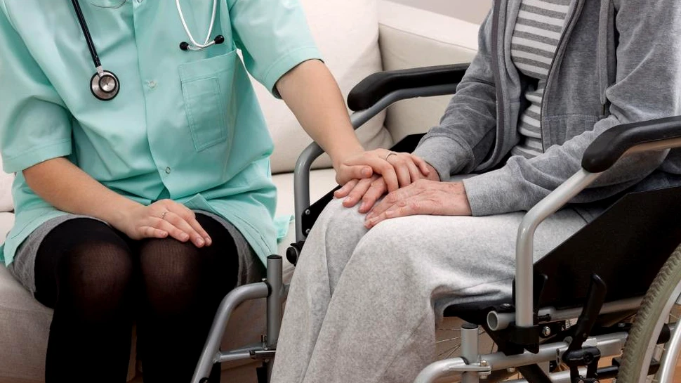 O nouă metodă prin stimularea coloanei vertebrale a făcut ca trei persoane paralizate să-şi recapete capacitatea de deplasare