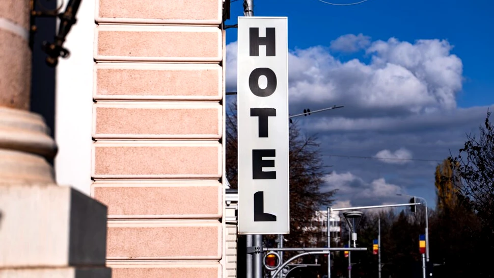 Trucul simplu prin care poți rezerva camere de hotel cu până la 20% mai ieftine