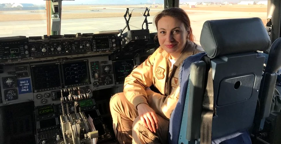 O româncă a devenit prima femeie pilot comandant de aeronavă în cadrul Heavy Airlift Wing din Europa