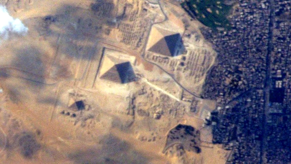 Un astronaut de pe ISS a realizat o fotografie impresionantă a piramidelor văzute din spaţiu