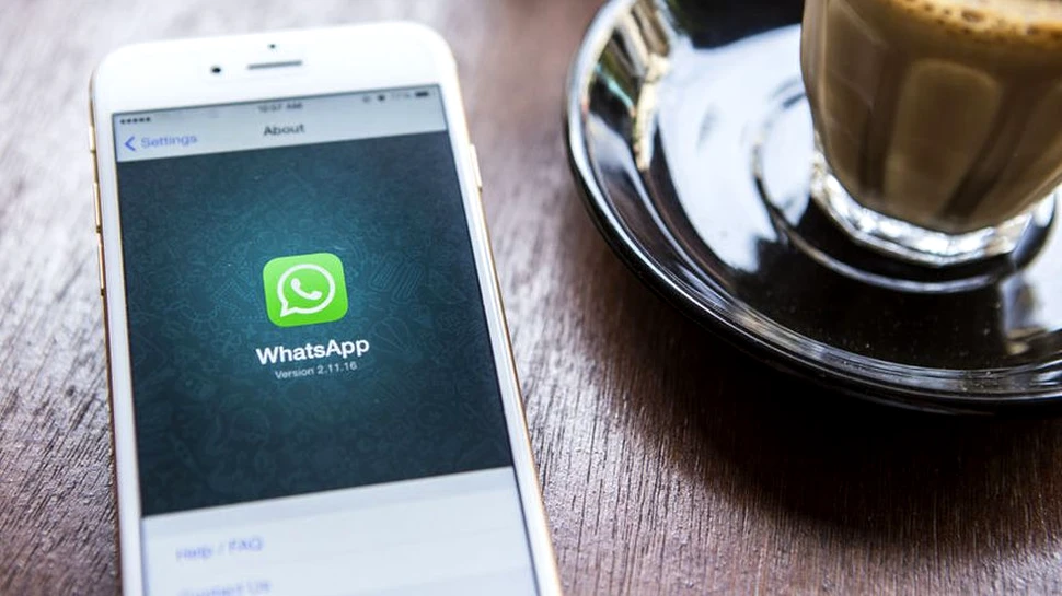WhatsApp va limita accesul utilizatorilor: Un mesaj va putea fi trimis doar la cinci destinatari