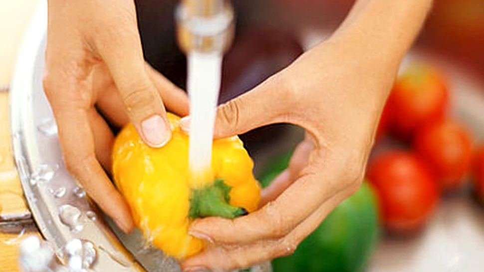 PERICOLUL care se ascunde în fructele şi legumele lucioase –  VIDEO