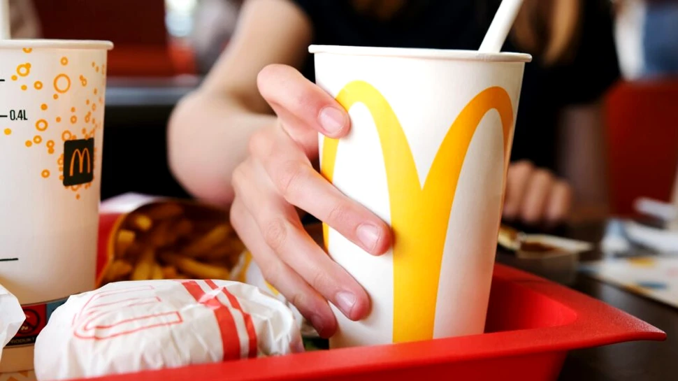 Locuitorii unui sat francez fac scut împotriva McDonald’s