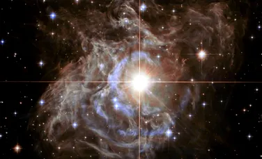 În spiritul Crăciunului, Telescopul Hubble surprinde o imagine uimitoare care seamănă cu o coroană de brad