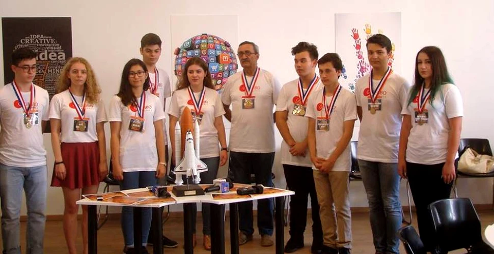 Un grup de elevi români a fost premiat de NASA