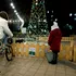 Un brad de Crăciun din Budapesta se aprinde doar dacă locuitorii pedalează pe o bicicletă