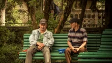 Atitudinea pozitivă față de îmbătrânire ne poate face să ne simțim mai tineri și să trăim mai mult