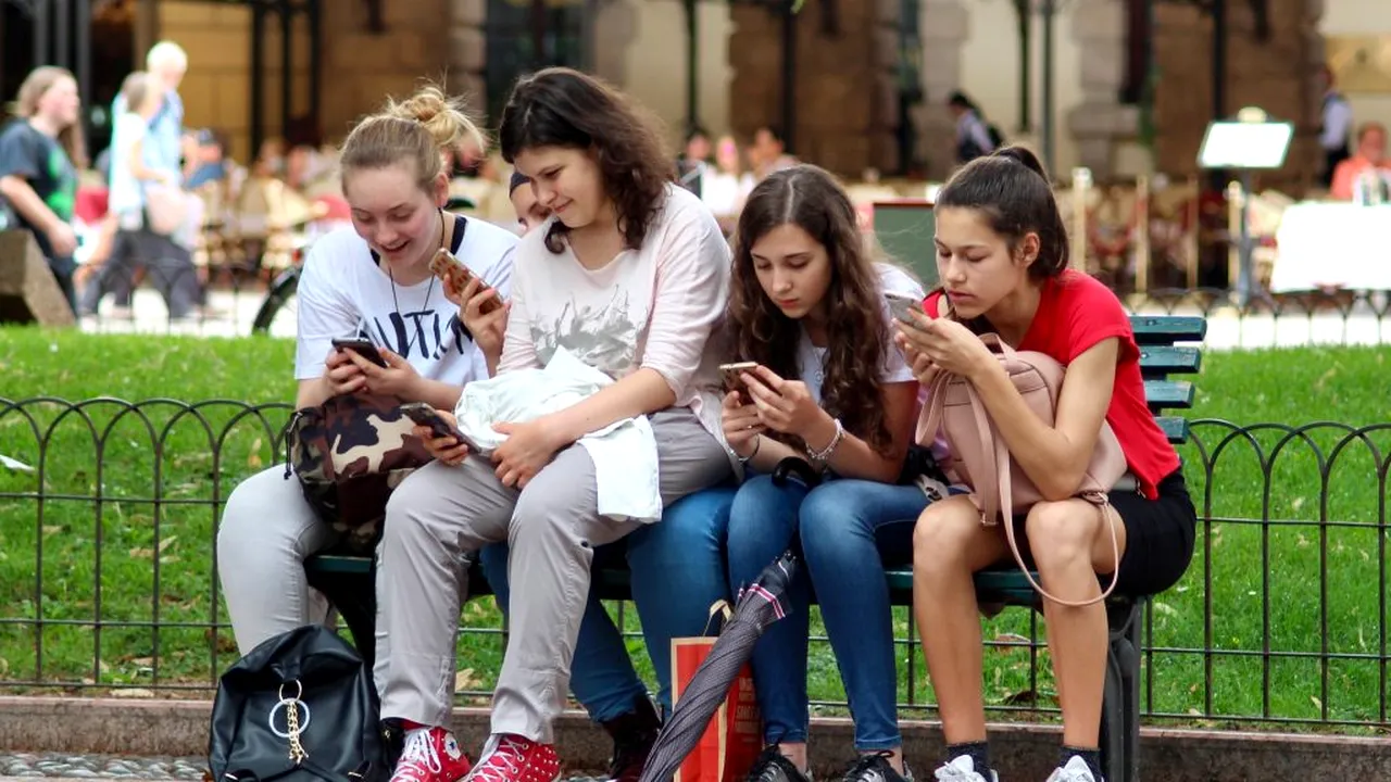 adolescente_smartphone_pixabay_descopera 