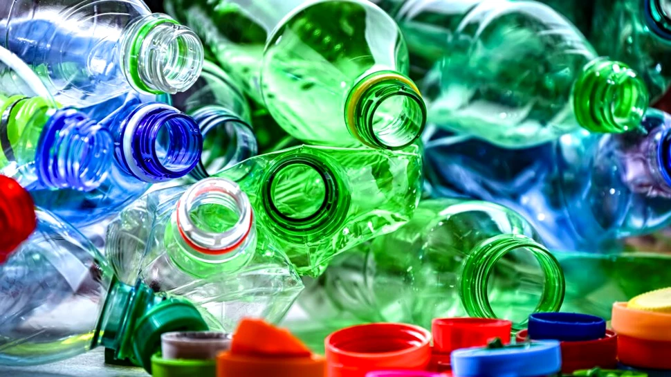 Oamenii de știință au transformat sticle de plastic în medicament pentru boala Parkinson