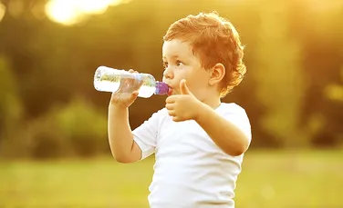 Chiar avem nevoie să bem doi litri de apă pe zi?