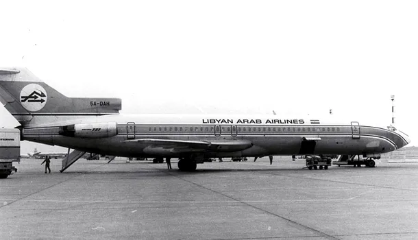 21 februarie 1973: Un avion de tip Boeing 727 aparţinând companiei Libyan Arab Airline care asigura o legătură Tripoli-Cairo este doborât de către un avion de vânătoare israelian în spaţiul aerian al deşertului Sinai.