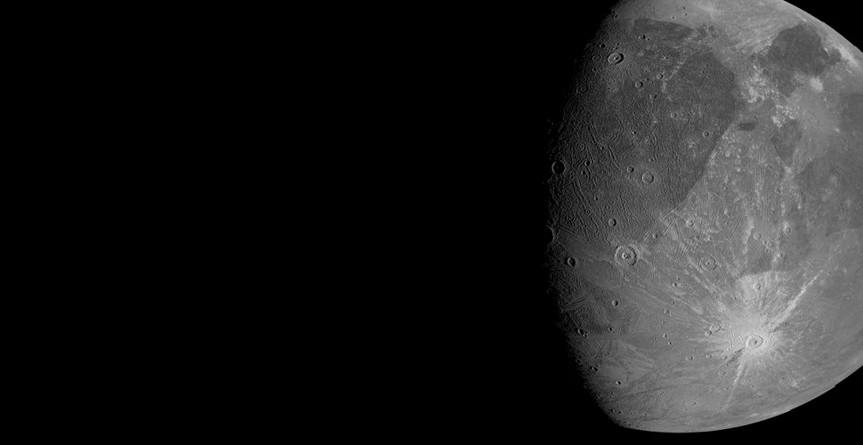 Nava spațială Juno a surprins primele imagini apropiate cu Ganymede din ultimele două decenii