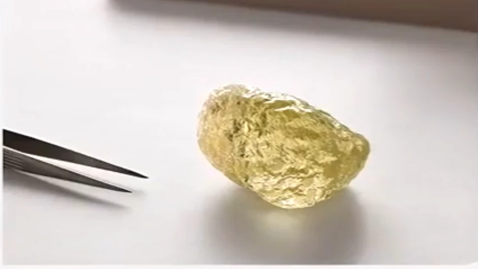 Descoperire de excepţie a minerilor: un diamant de dimensiunea unui ou de găină, cel mai mare din America de Nord