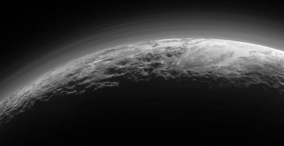 Un nou set de fotografii spectaculoase cu planeta pitică Pluto – FOTO