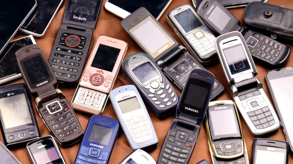 Economia suferă din cauză că oamenii nu cumpără mai des telefoane noi, susțin unii experți