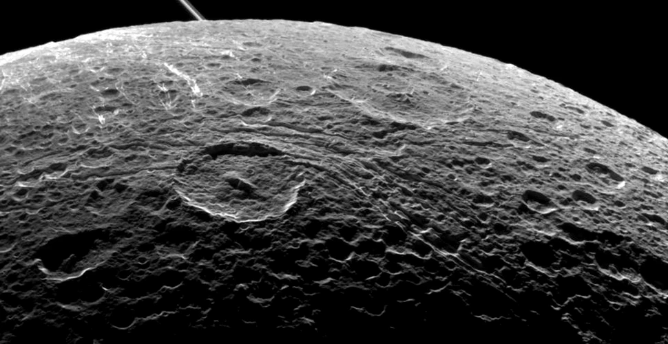 A fost descoperit locul perfect pentru o colonie pe Lună?  NASA a descoperit o reţea de tuneluri subterane ce ar putea conţine gheaţă