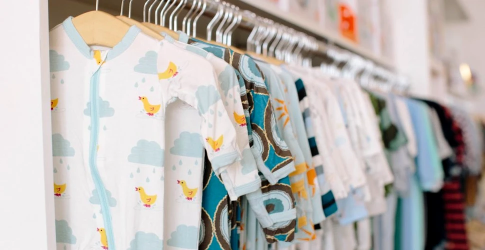 Ce trebuie să știți despre spălarea și călcarea hainelor pentru bebeluși