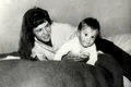 Sylvia Plath, poeta care s-a sinucis la 30 de ani. „Sărută-mă şi vei vedea cât sunt de importantă”