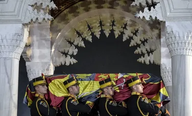 Regele Mihai a fost înmormântat la Catedrala din Curtea de Argeş: imnul naţional şi 21 de salve de tun, în onoarea fostului suveran