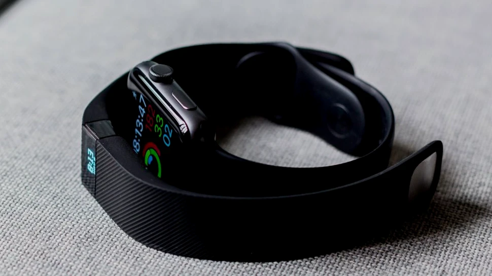 Mai mulţi clienţi susţin că au fost electrocutaţi de gadget-urile companiei Fitbit