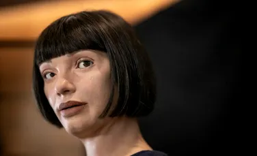 Record în lumea artei! Pictura unui robot umanoid s-a vândut cu 1 milion de dolari