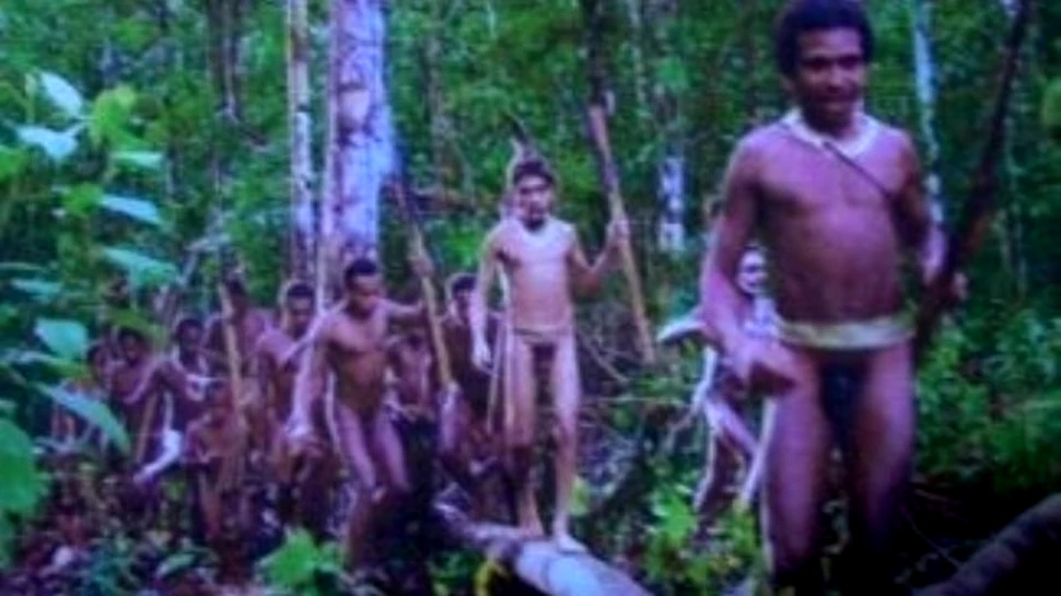 Un nou trib salbatic a fost descoperit in Papua Noua Guinee
