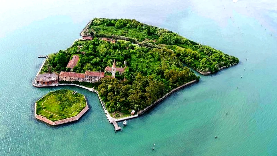 Frumoasa şi totodată înfricoşătoarea insulă Poveglia. Peste 160.000 de oameni şi-au găsit sfârşitul aici – GALERIE FOTO + VIDEO