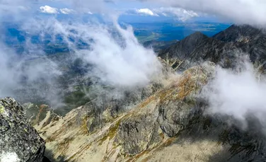 Doi turiști, evacuați cu elicopterul din Munții Tatra după ce un chatbot i-a dus pe un traseu greșit
