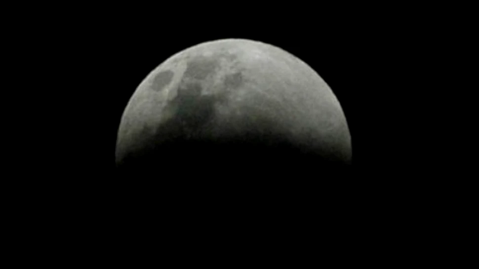 Luna s-a format in urma unei explozii nucleare