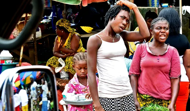 Kenya a anunţat sâmbătă că interzice intrarea pe teritoriul ţării, începând de miercuri, a călătorilor care vin din Guineea, Liberia şi Sierra Leone, principalele focare ale epidemiei de febră hemoragică provocată de virusul Ebola, relatează AFP.