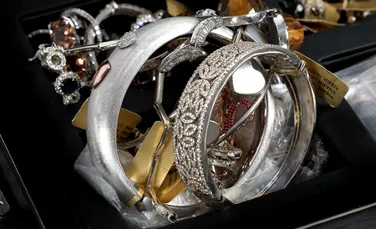 Tezaur spectaculos de peste 1.600 de bijuterii din aur și argint, provenite de la executări silite, scos la licitație