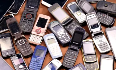 Economia suferă din cauza că oamenii nu cumpără mai des telefoane noi, susțin unii experți