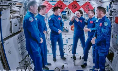 Astronauții de pe stația spațială Tiangong a Chinei primesc ajutor de la un robot inteligent