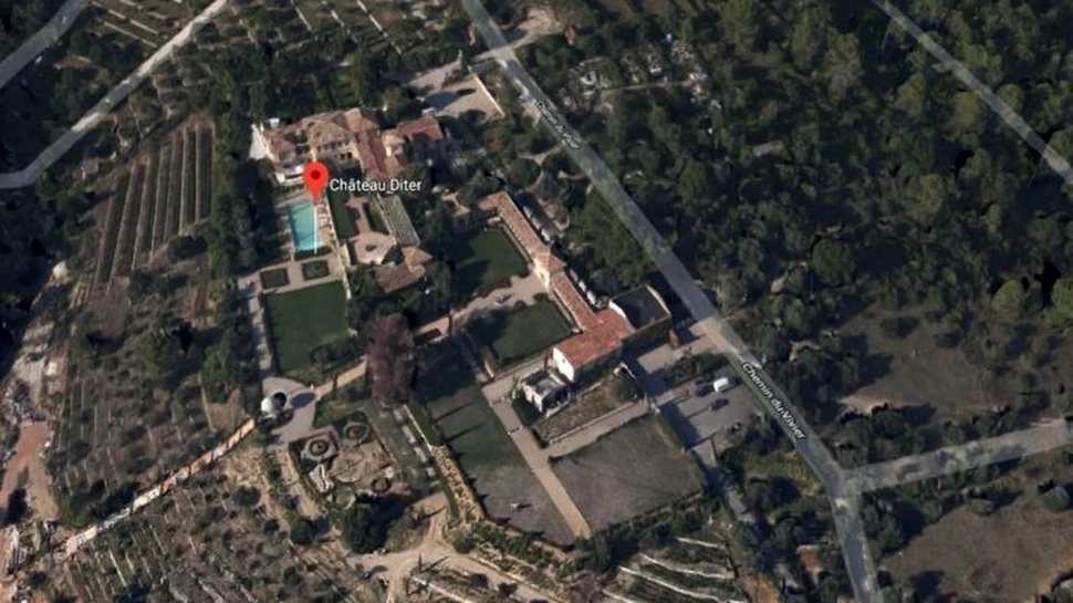 Un castel în stil renascentist va fi dat jos cu buldozerul – VIDEO