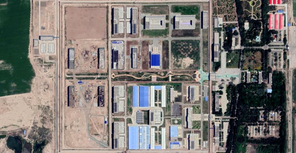 Noi imagini prin satelit dezvăluie că aproape 400 de „lagăre de concentrare” au fost construite în Xinjiang