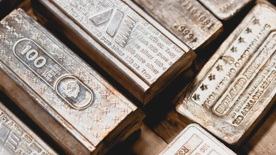 Prețul argintului a crescut cu peste 70% în decurs de un an. Cât va mai dura creșterea?